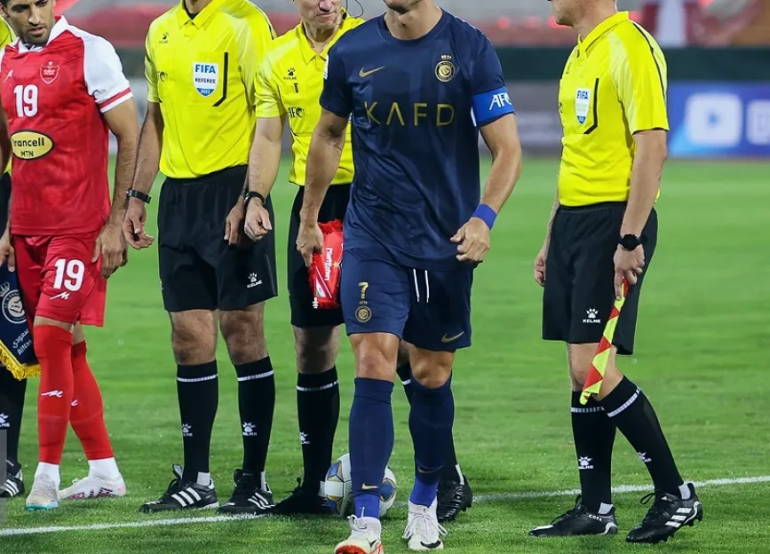 同一套阵容踢不了两场：轮换决定的是第九十分钟·训练场边